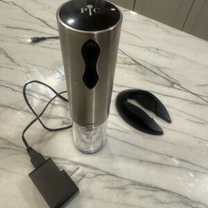 Pampered Chef Electric Wine Opener with Charger